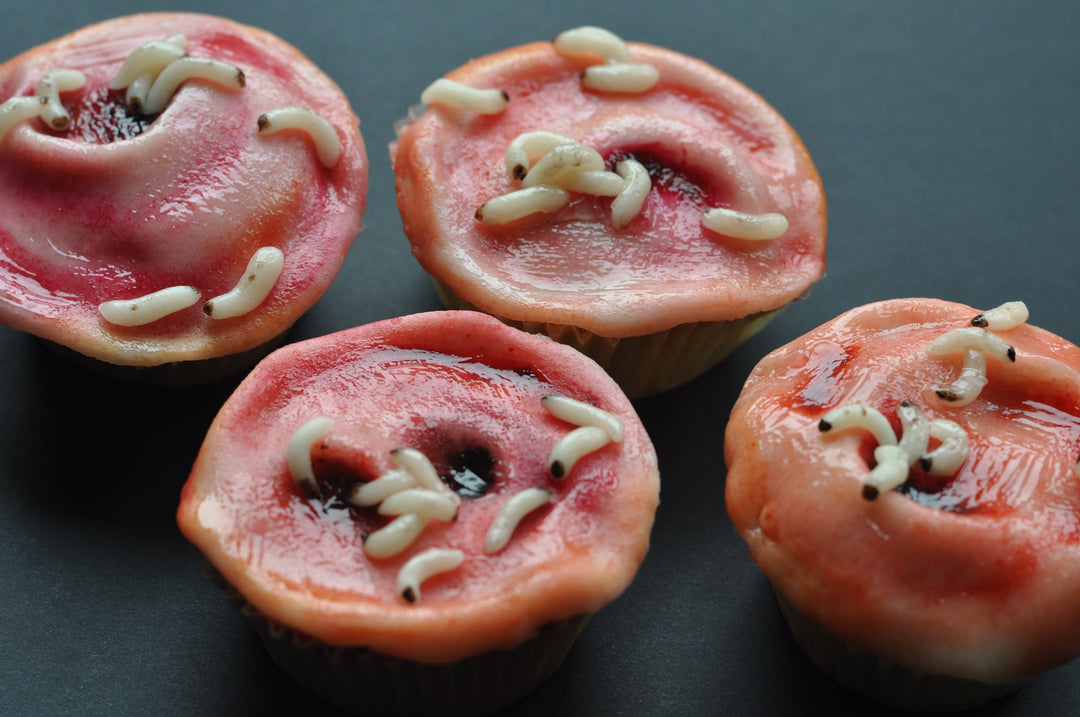 Creepy Maggot Cupcakes Tutorial – Disgusting Halloween Cupcake Ideas for Gross-Out Parties